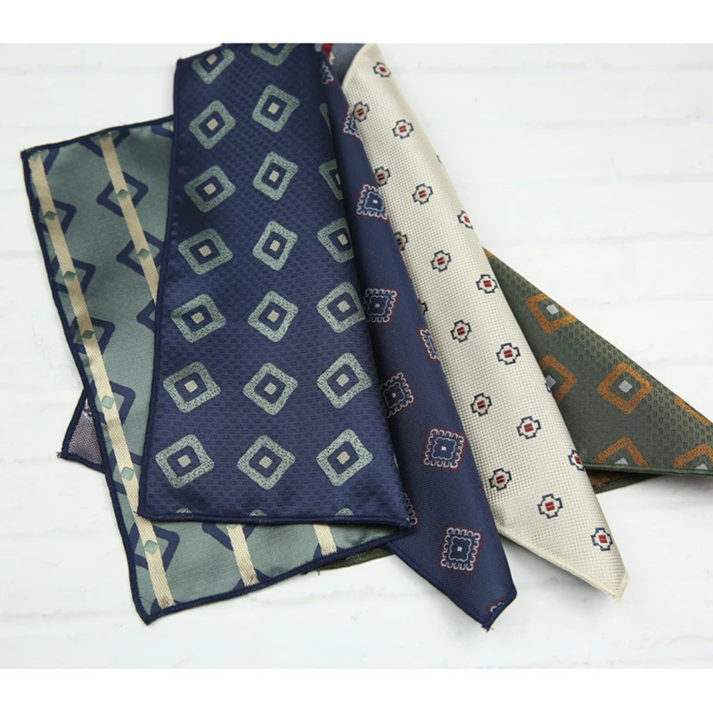 Abito da uomo d'affari formale da 23 cm Punti marroni Tasca quadrata Casual Poliestere Cachi Fazzoletto floreale Accessori per abiti Sciarpa sul petto