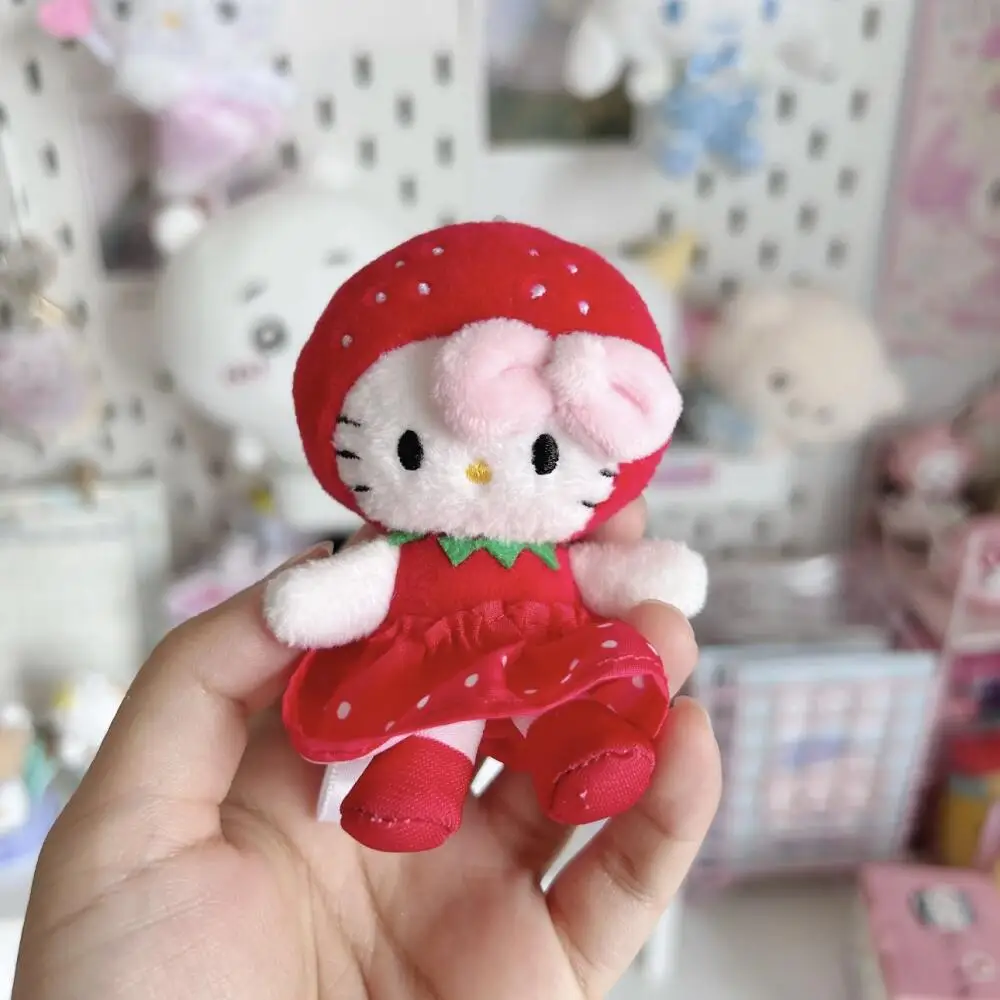 8 cm Sanrio Red Strawberry Hello Kitty morbido peluche riempito zaino ciondolo portachiavi ornamento da tavolo accessori di abbigliamento regalo per ragazza