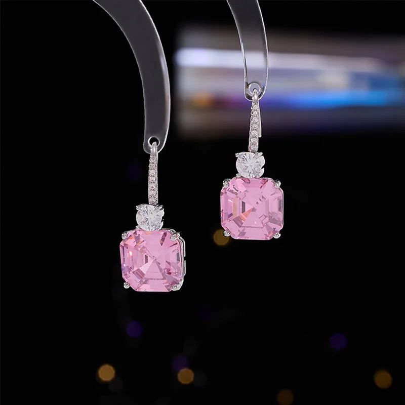 

Square sugar zircon earrings with a niche design sense, sweet and luxurious style, and exquisite ear hooks