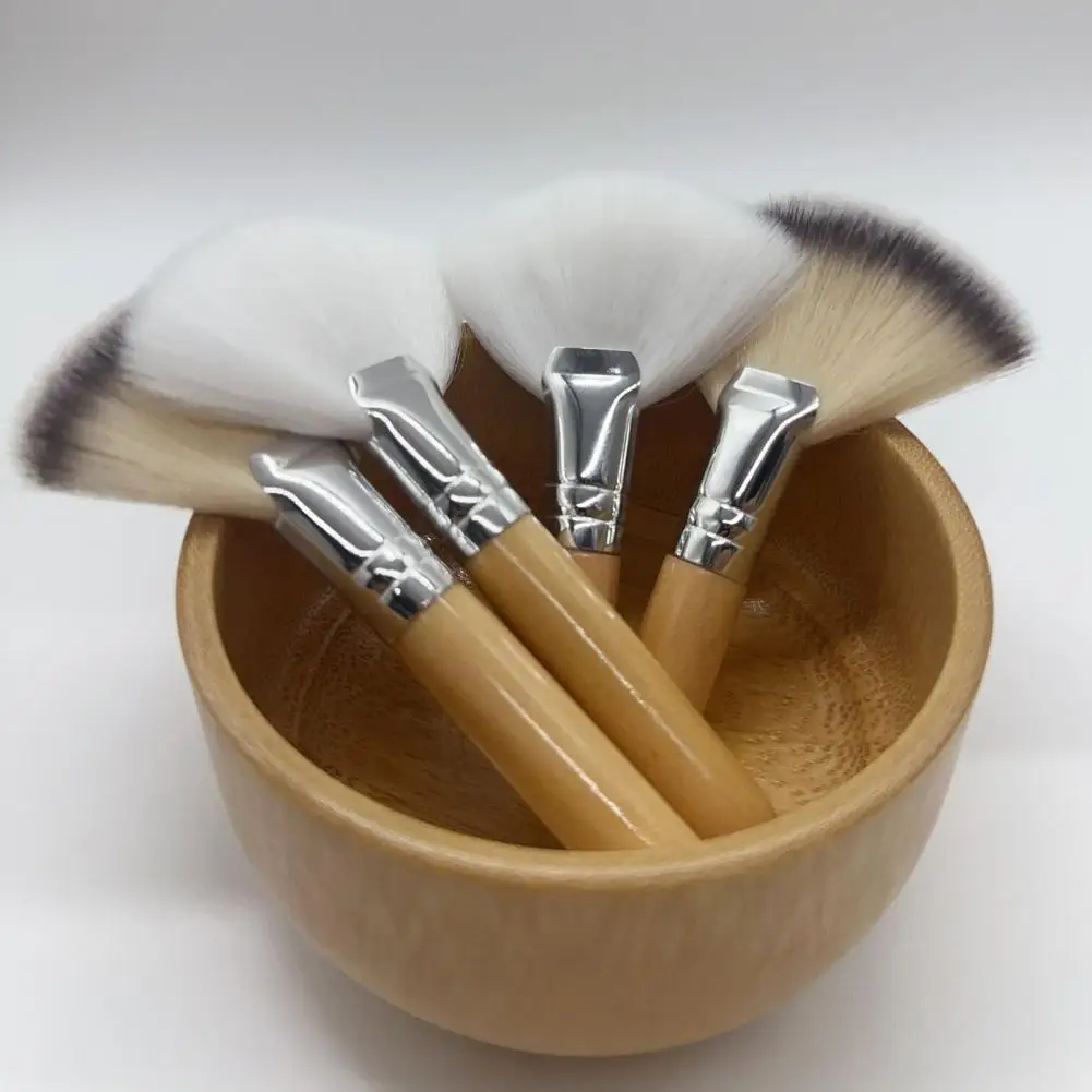 Fan-shaped Makeup Brush Compact Makeup Brush 4pcs Facial Fan Brush Set Wooden Handle Makeup Brushes Soft Fluffy for Esthetician