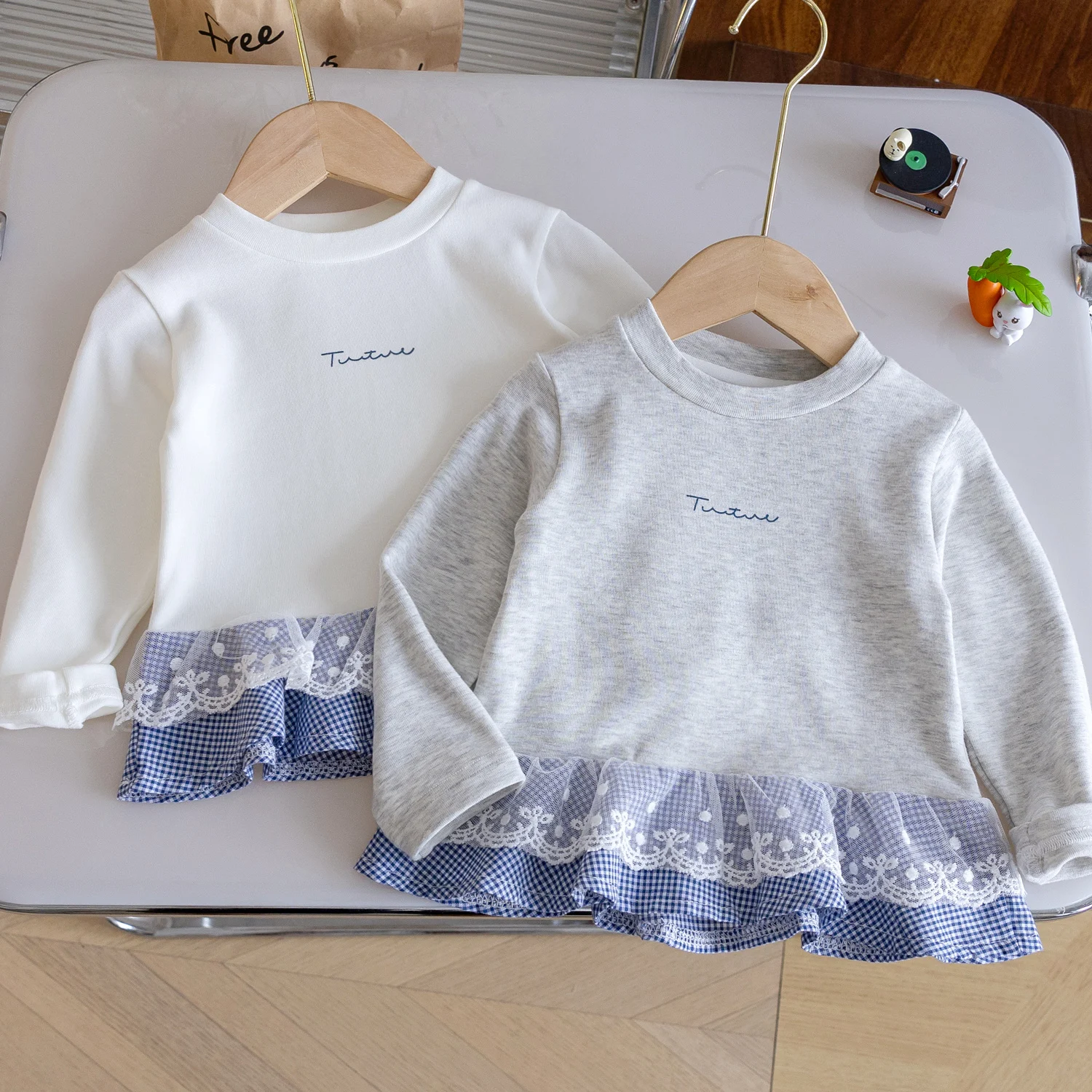 

Autumn Girls' T-shirt Sweet Lace Plaid Splicing Long Sleeve Top Casual Kids Letter Printed Round Neck Pullover Thin Sweatshirt