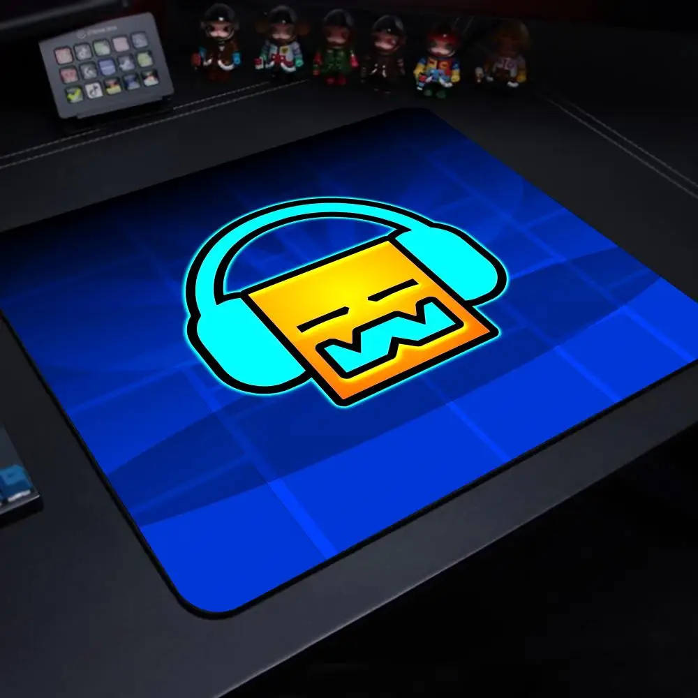 G-Geometry Dashes game Mouse Pad Mousepad Small Office Computer Desk Mat Table Keyboard Big Mouse Pad Laptop Cushion