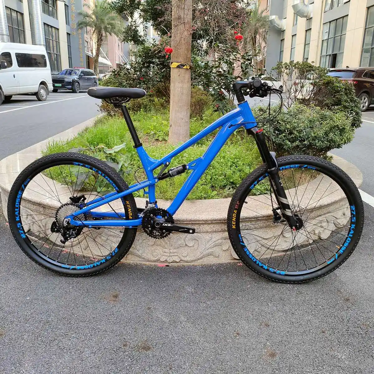 

Kalosse 27.5x17 Inches Hydraulic Brakes Bikes Mountain Bicycle Mountain Bike 30 Speed Bicycle