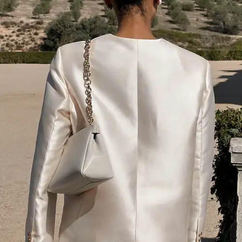 ملابس الحفلات والعطلات