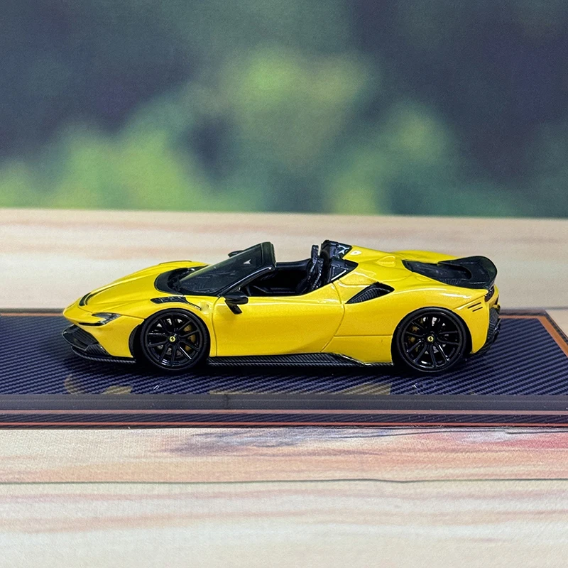 U2 1:64 SF90 Spider Novitec Rosso Yellow Model Car