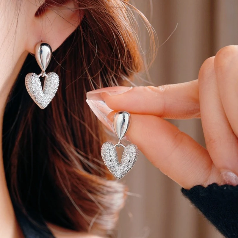 

French-style Zircon Teardrop-shaped Heart-shaped Earrings, A Unique and Cool Style, Niche Earrings, and High-end Earrings