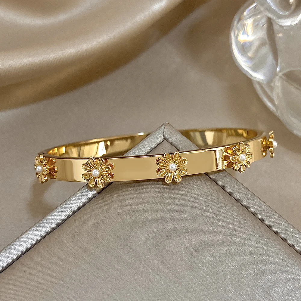 DODOHAO Elegant Stainless Steel Rhinestone Flower Cuff Bracelet For Women Classic Non-Fading Round Spring Bangle Daily Jewelry