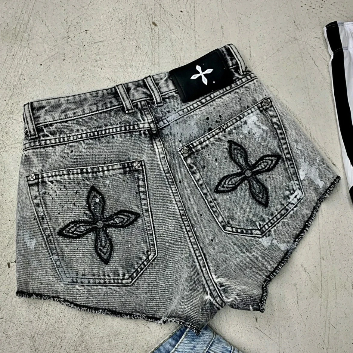 Y2k High Waist Cross Graffiti embroidery Denim Shorts Women Clothing Summer Korean Jeans Straight Sexy Wide Leg Hot Pants Female