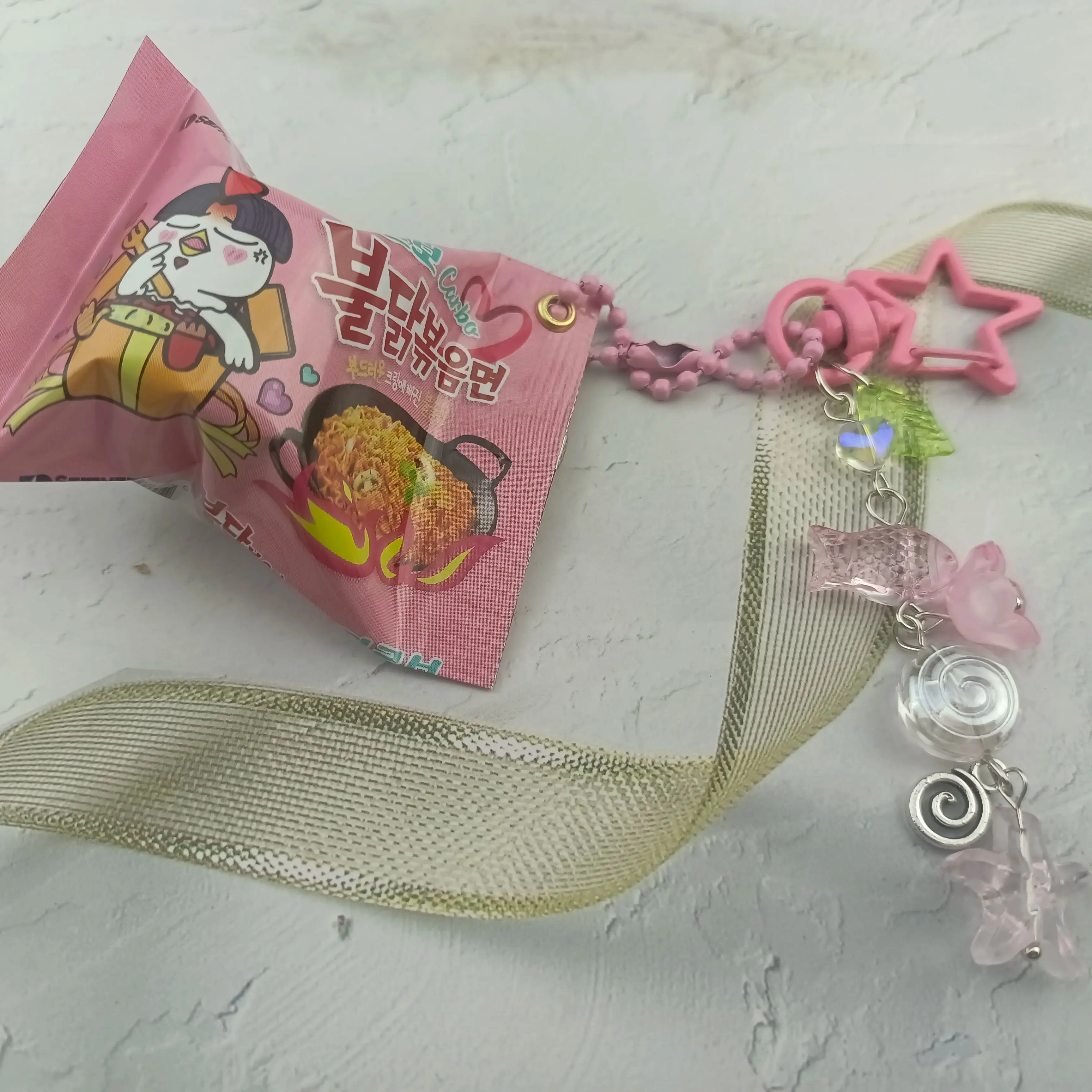 Divertido llavero de fideos instantáneos picantes moda Buldak Mini bolso de aperitivos picantes llavero hecho a mano Ramen amigos regalos para amigos