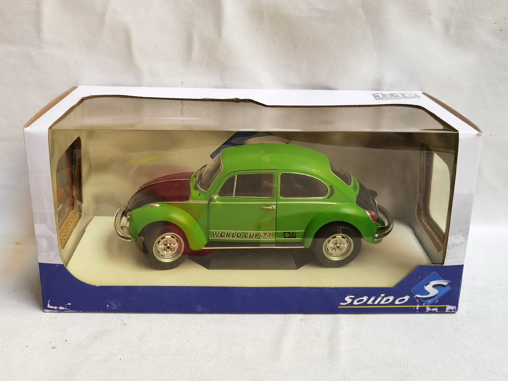 

Модель автомобиля из сплава SOLIDO 1/18 масштаба VW 1303 O9 с дефектами покраски