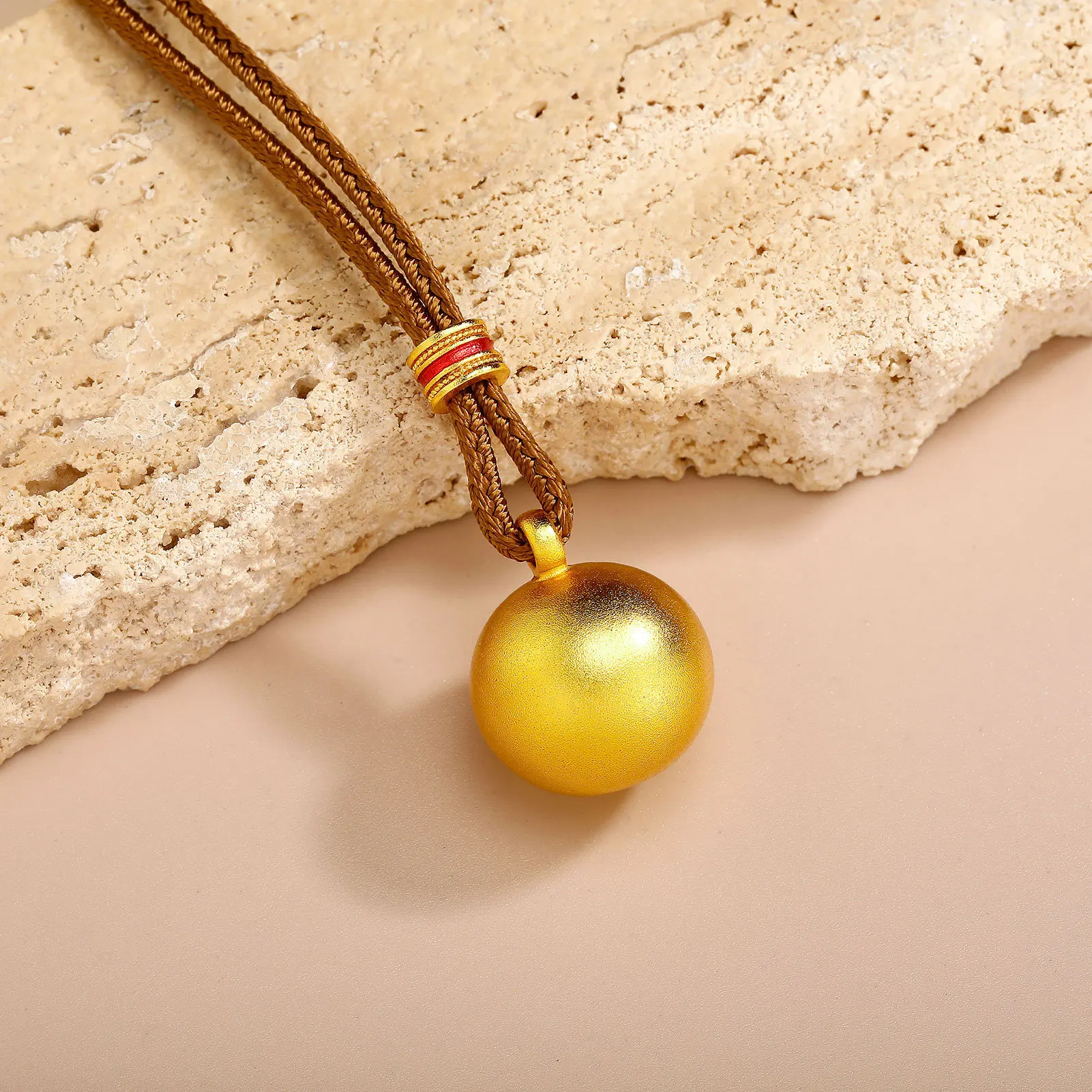 

Same style, always available. Ancient French sand gold necklace, simple copper gold-plated pendant, personalized necklace