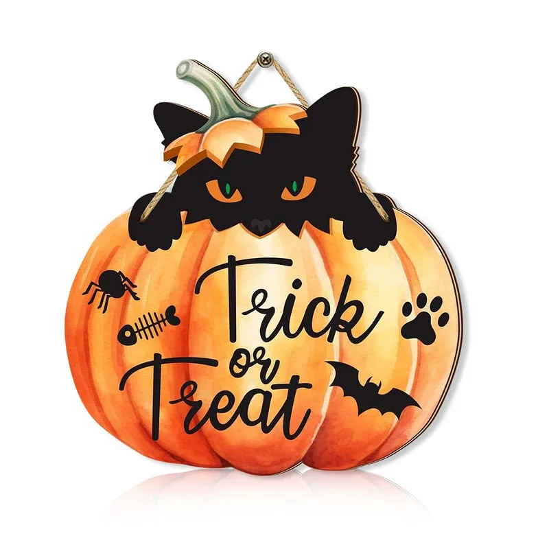 لافتة خشبية للهالوين مع قطة سوداء في اليقطين - ديكور "خدعة أو علاج".