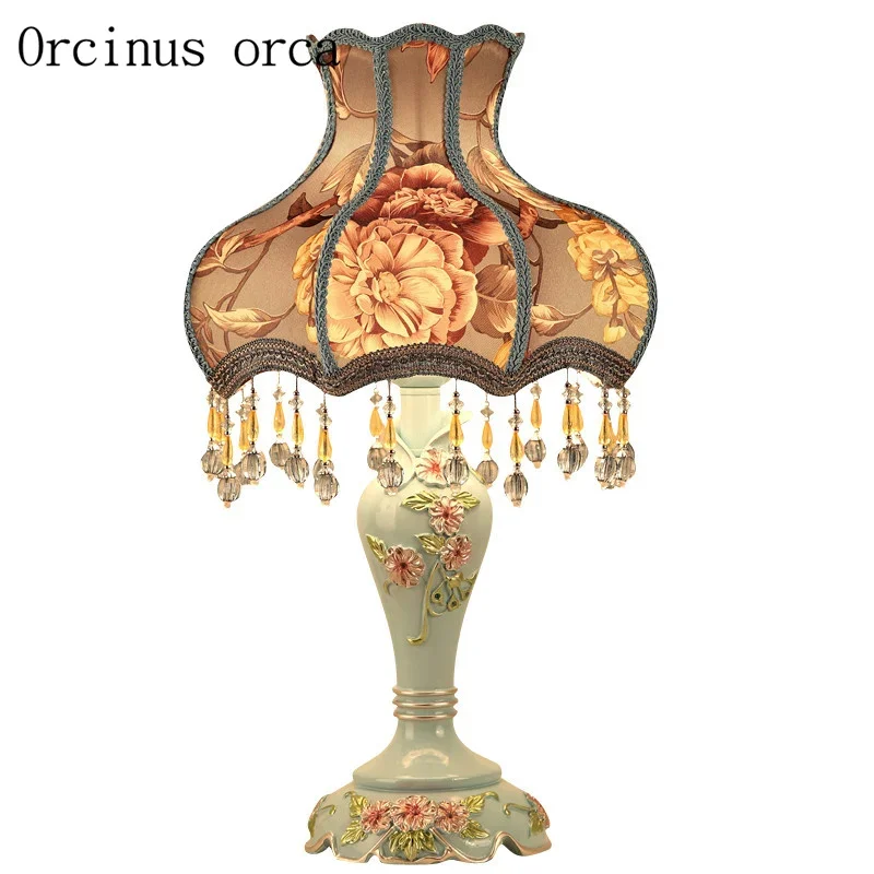 Luxury European Style Lace desk lamp Princess bedroom bedside lamp creative simple French garden retro cloth desk lamp