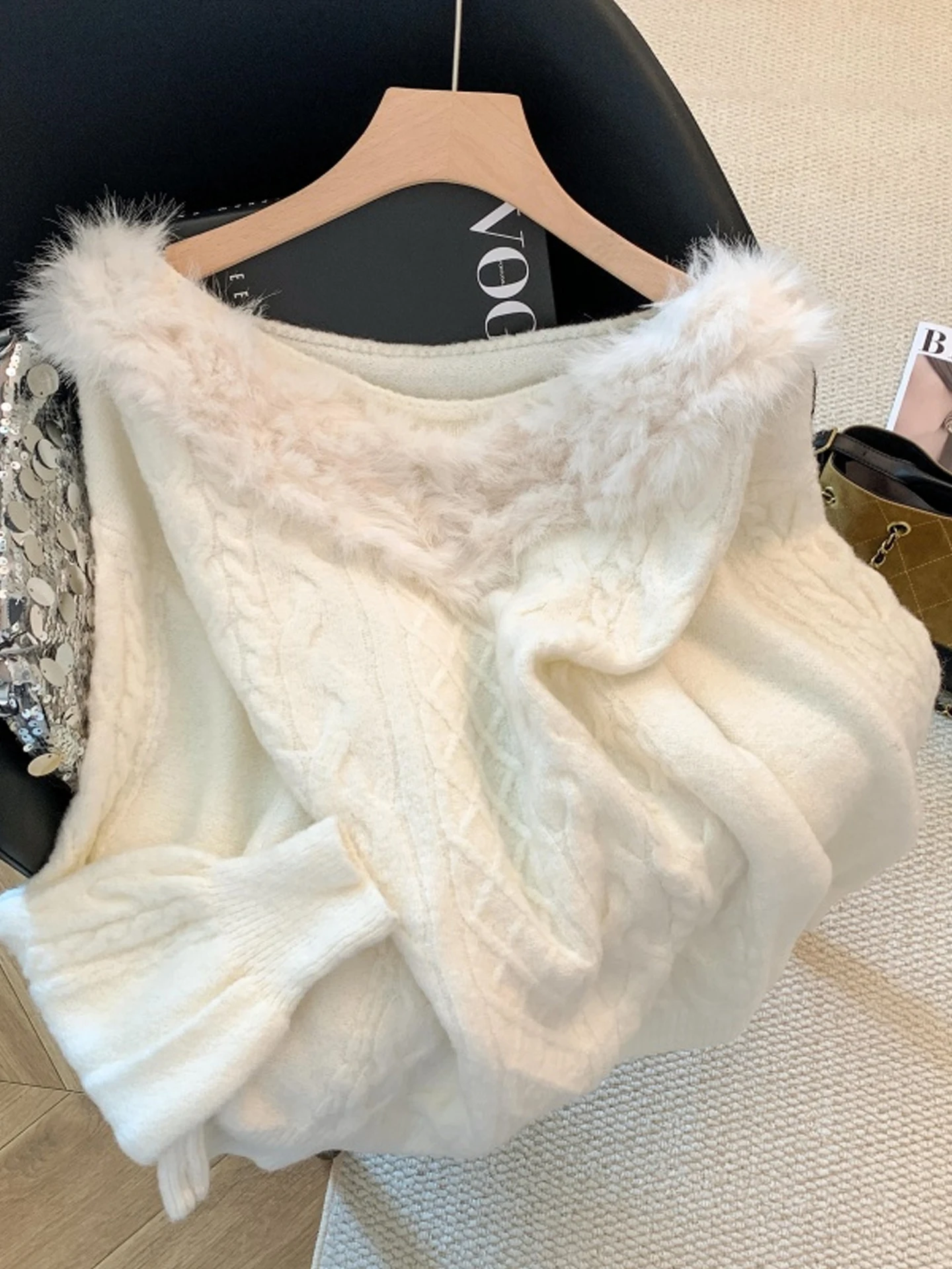 

White Thiened Faux Fur Collar oulder Bared Sweater Women's Winter Warm Outerwear Sweet Sle Unique Beautiful One oulde...