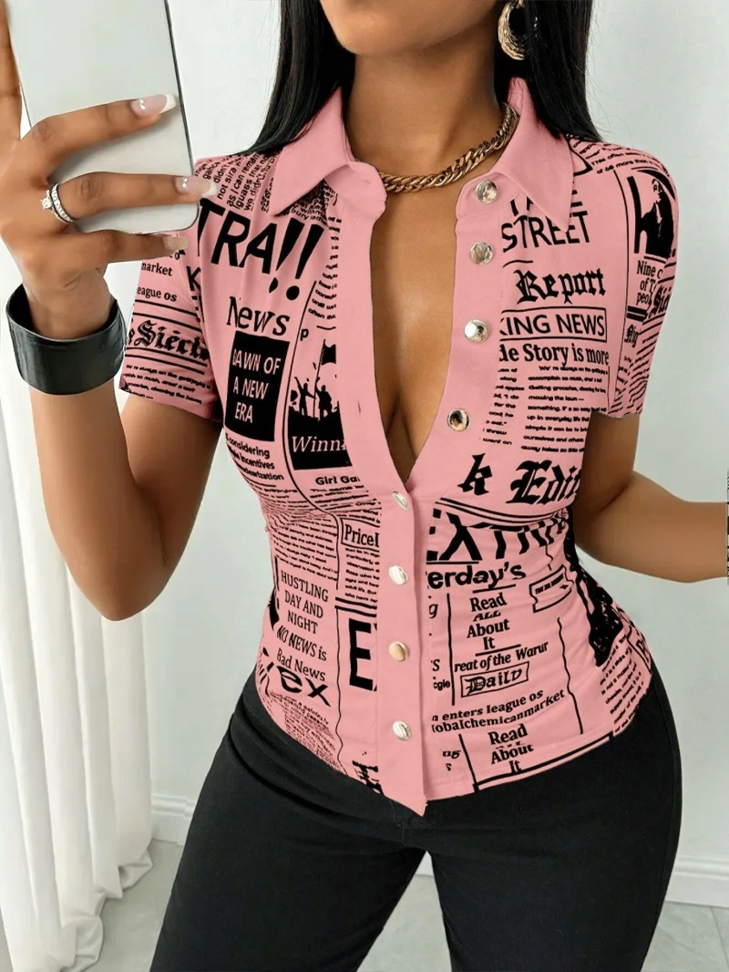 Camisa de mujer con cuello en V y un solo pecho con estampado de periódico a la moda de verano para mujer