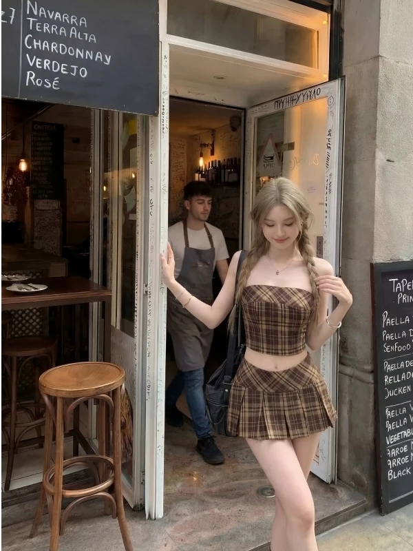 Summer New Pure Desirable Sexy Retro Plaid Tube Top Slim Fit High Waist Pleated Skirt Two Piece Set Women's Fashion Ensemble