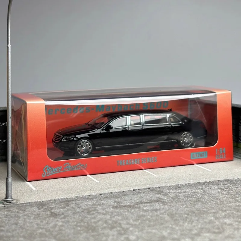 Diecast 1/64 Size Mercedes Maybach Pullman Model Car Benz S600 Alloy Car Model Toys for Boys Collection Display Hobby