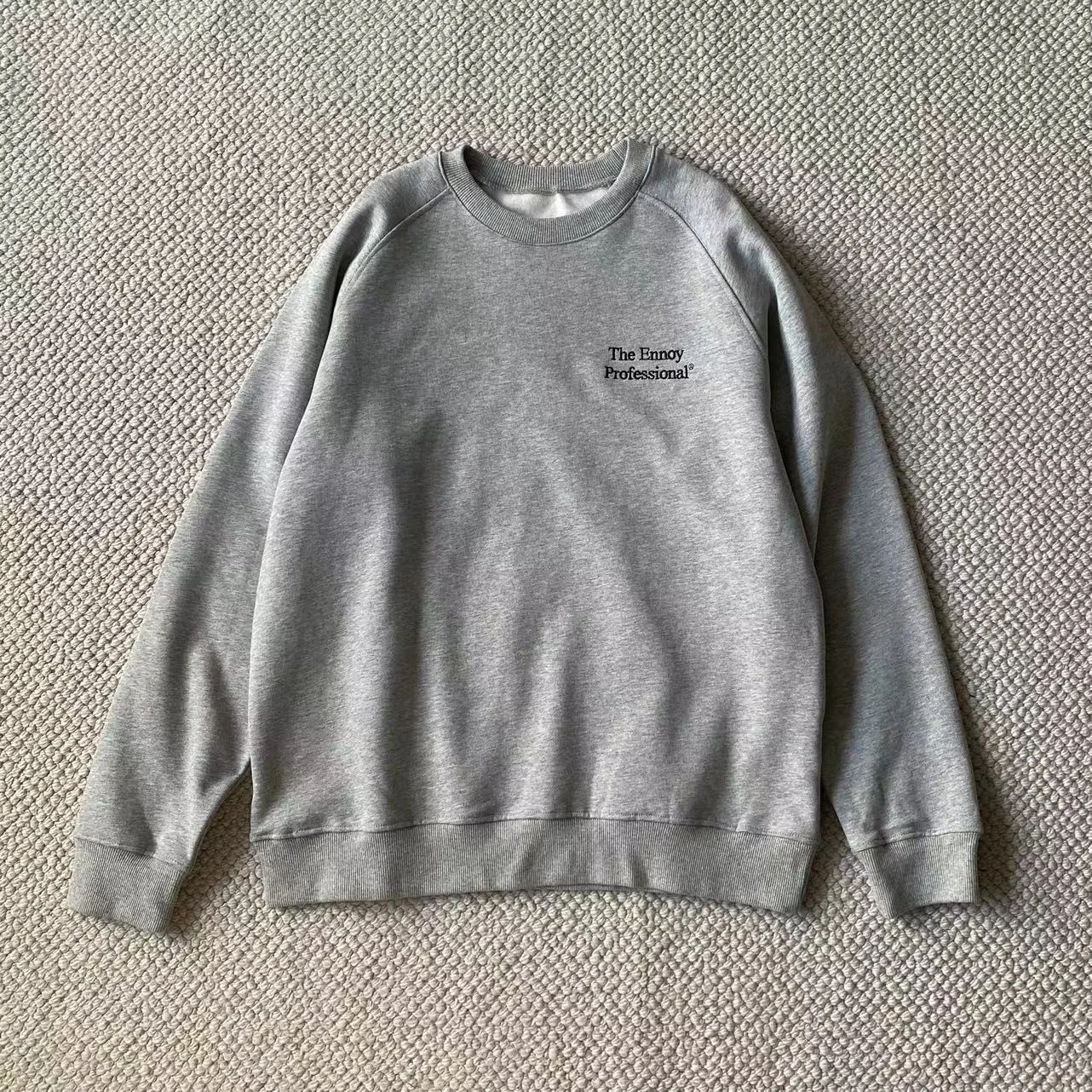 TheEnnoy Professional solid color letter Japanese round-neck pullover sweatshirt versatile top spring and autumn