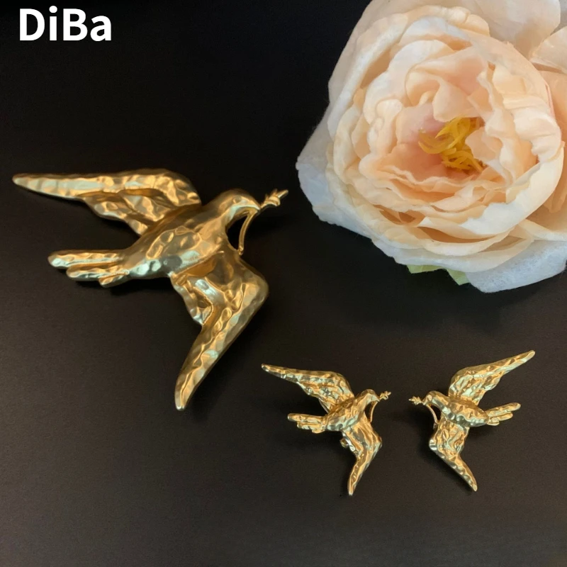 

Modern Jewelry European and American Design Metal Pigeon Earrings For Women Party Gifts Cool Trend Accessories Hot Selling