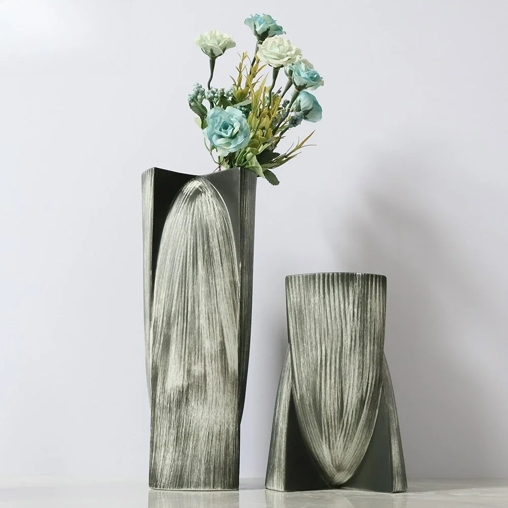 Medieval ceramic vase, hand-scratched old retro creative flower arrangement, black and white color matching pendulum