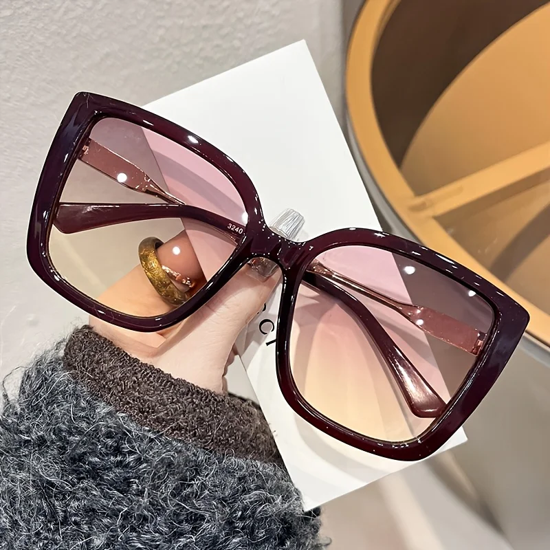 Modern sunglasses with a big box of new ladies for 2026 - a purple lens with a turtle pattern