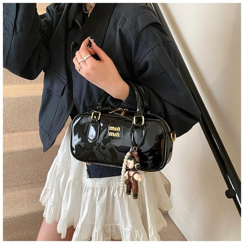 

Stylish Underarm Female Handbag, Portable and Lightweight, Perfect for Daily Use and School Activities