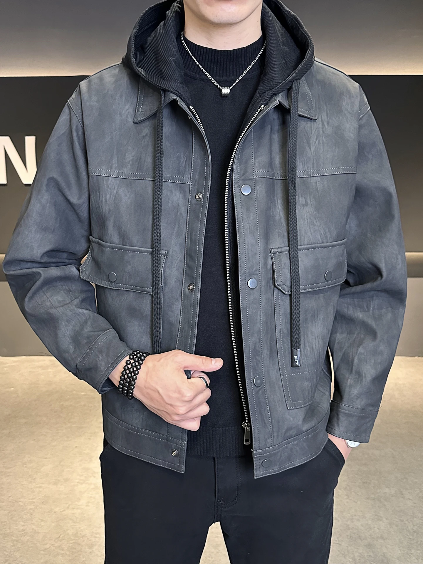 เสื้อโค้ทหนังผู้ชายแบบมีฮู้ด ถอดแยกชิ้นได้ ดีไซน์สองชิ้นในตัวเดียว สไตล์เทรนดี้ แฟชั่นลำลอง ฤดูใบไม้ผลิ ฤดูใบไม้ร่วง หนัง PU