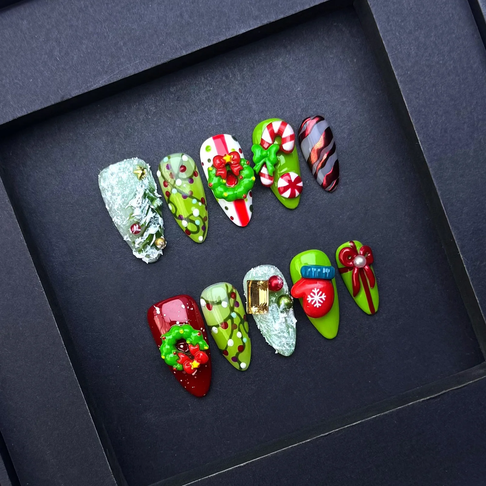 

10pcs Merry Christmas Handmade False Nails 3D Garland Xmas Tree Bowknots Gloves Decor Press On Nails Glossy Almond Fake Nail