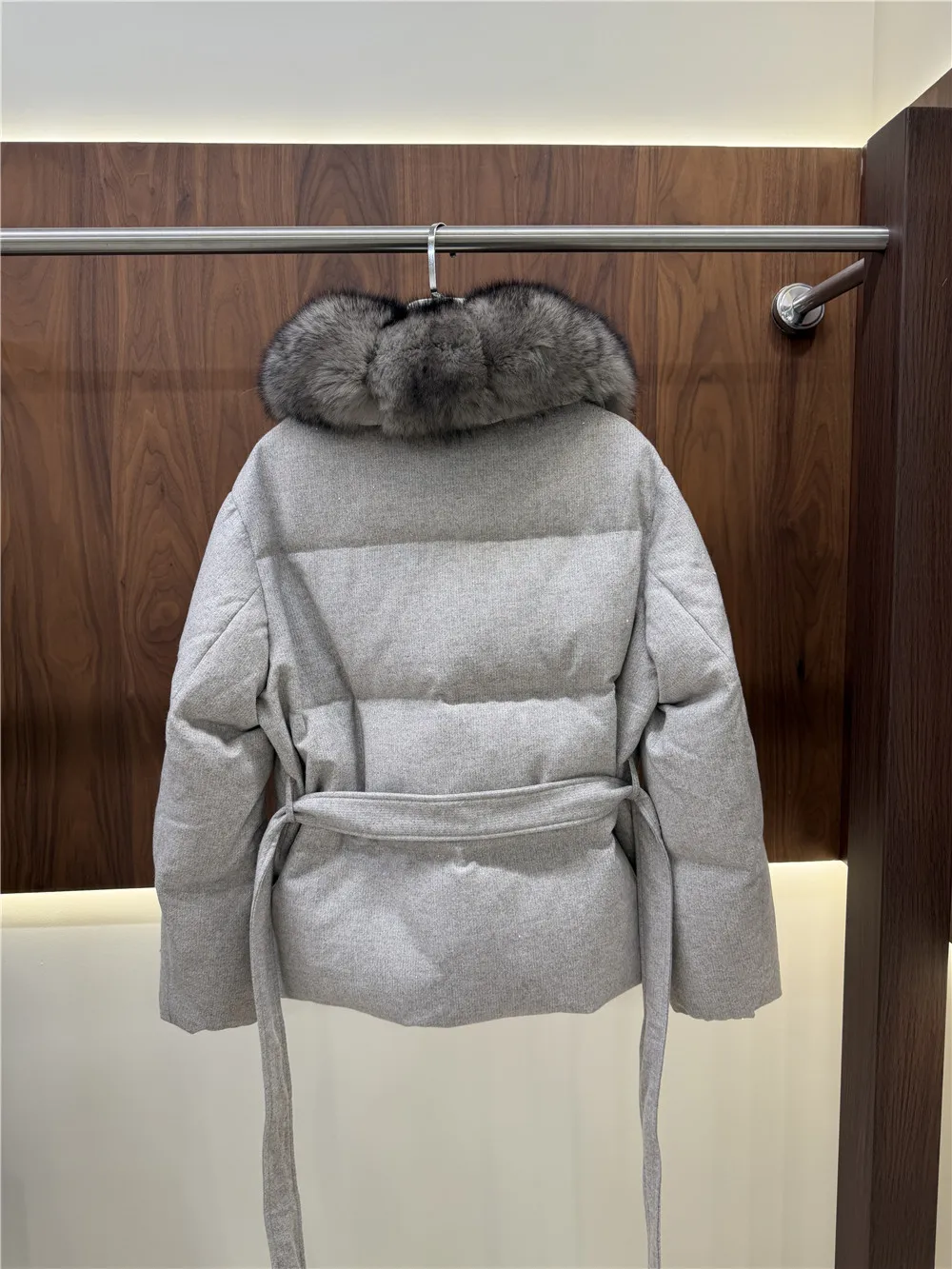 Women's Hooded Goose down Jacket with Real Fox Fur Collar Premium Natural Fur Thick Winter Puffer Overcoat Elegant Luxury Coat