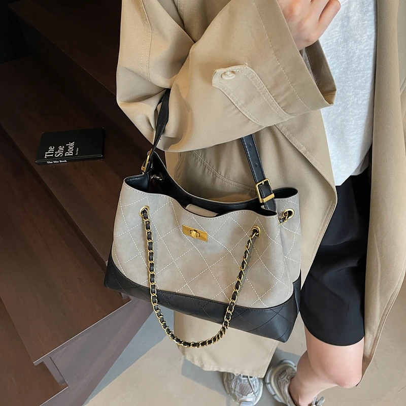 

Versatile Women's Tote Bag With Leather Accents Elegant Crossbody Option And Luxury Brand Assurance
