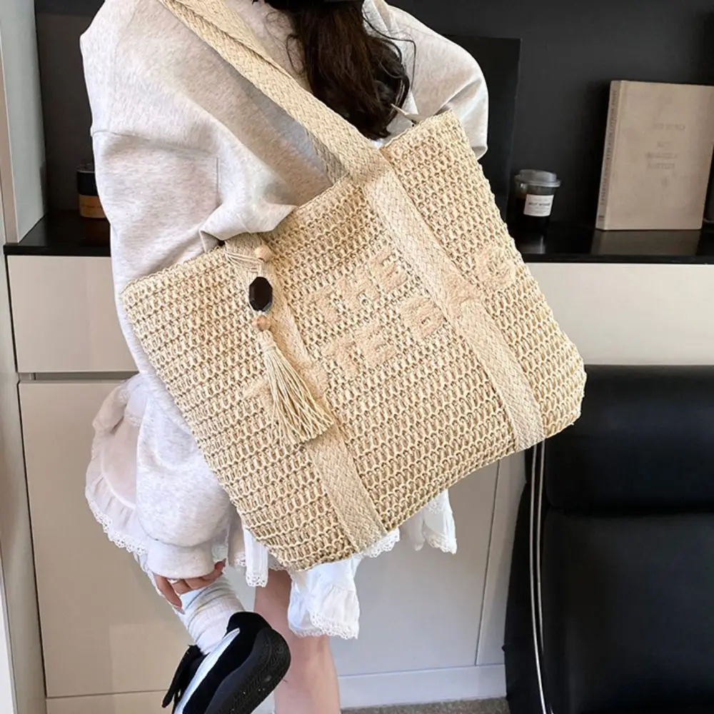 

Hollow Out Straw Shoulder Bag Breathable Bohemian Summer Beach Bag with Tassel Large Capacity Women Shopping Handbag Travel