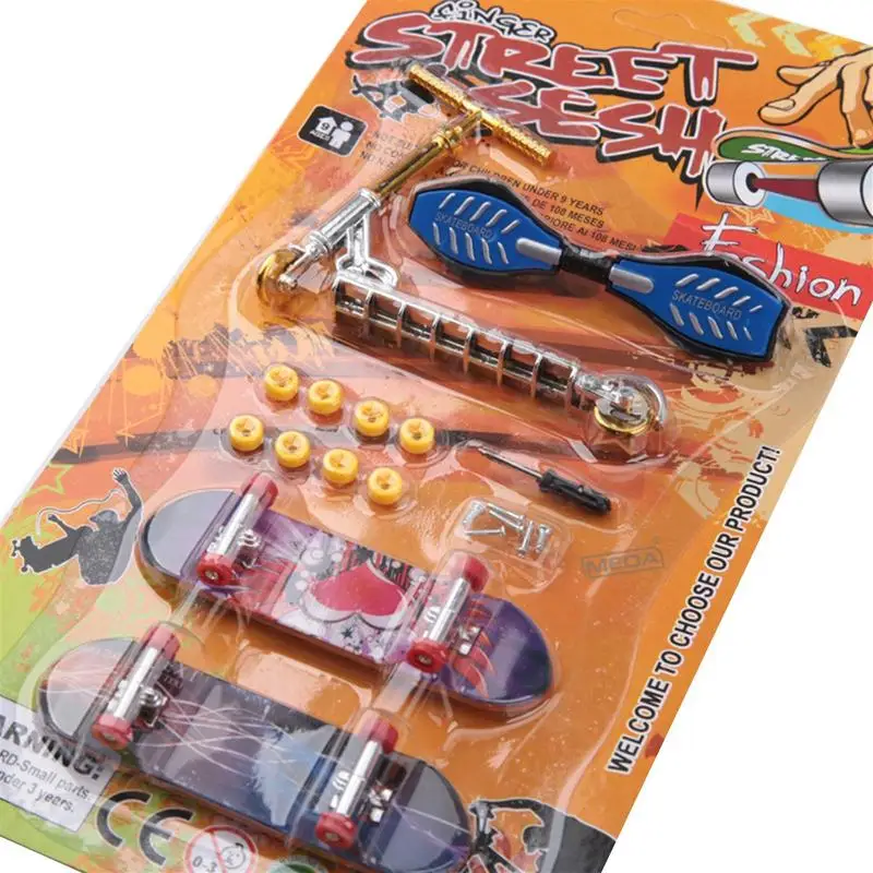 Mini kit scooter da dito Set di pattini a rotelle per skateboard da dito creativo Divertenti giocattoli antistress Bomboniere per bambini Adolescenti