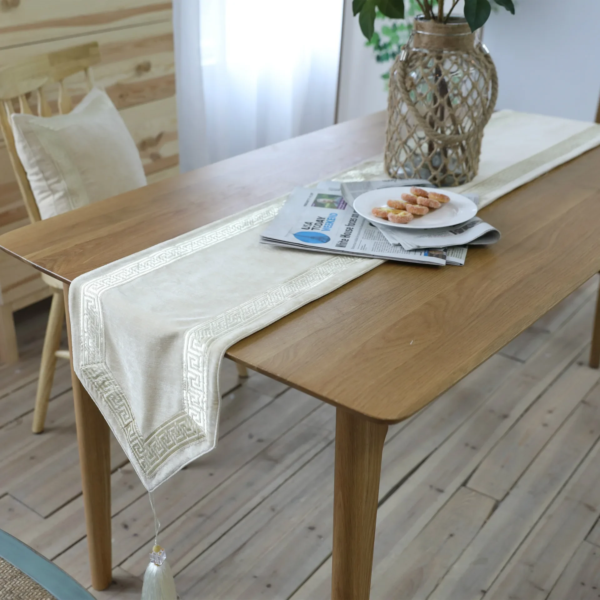 

Table Runner 30 X 180cm Linen Geometric Jacquard with Tassel Luxury Europe Style Table Runners Triangle Elegant Home Decoration