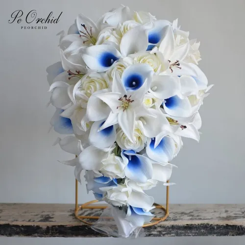 PEORCHID 화이트 플라워 로얄 블루 웨딩 부케, 리얼 터치 하이 퀄리티 칼라 백합 장미, 캐스케이딩 신부 부케, 인공 