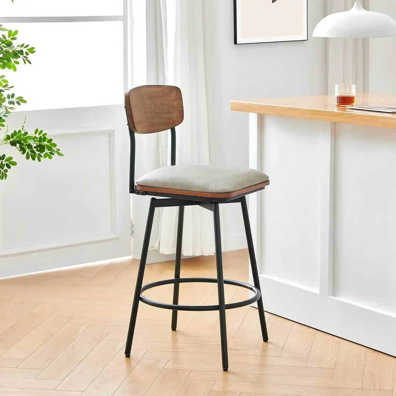 

XMSJ.Swivel. Комплект из 3-х барных стульев с поворотным механизмом и спинкой, обитых искусственной кожей, высота сиденья 27 дюймов, цвет песочно-серый.
