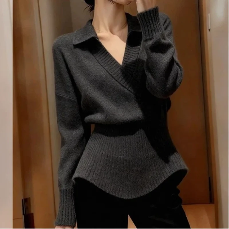 

Women's Gray Polo Collar V-neck Knit Sweater Ribbed Waist Slim Fit Flattering Versatile Elegant Pullover Top