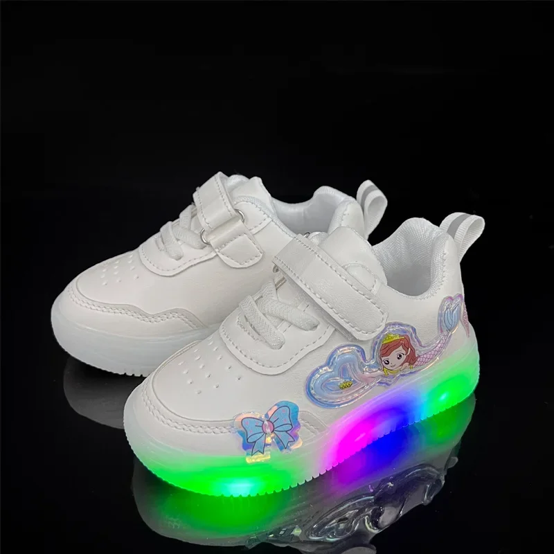 Lente En Herfst Nieuwe Kinder Casual Board Schoenen Vlinder Decoratie Cartoon Witte Schoenen Kinderen Licht-Up Sneakers