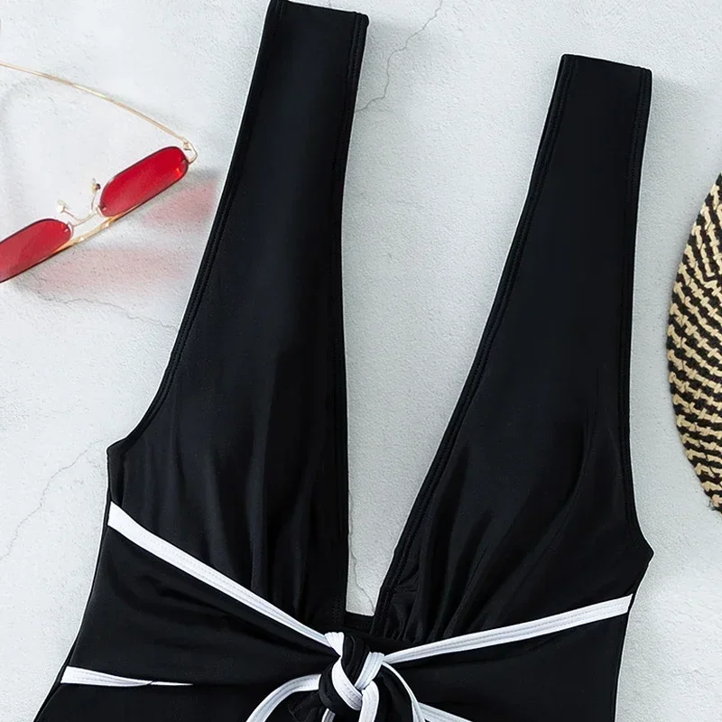 بدلة سباحة سوداء قطعة واحدة للنساء لصيف 2024 بكيني جديد، ملابس سباحة بحزام متباين عالي الخصر، بدلة استحمام عميقة على شكل حرف V بدون ظهر