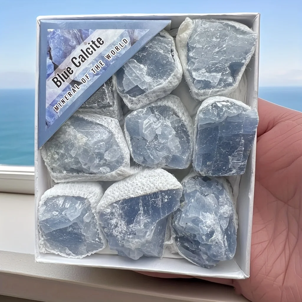 علبة من حجر الأزرق الطبيعي الخام، علبة هدايا صخرية غير منتظمة، تعليم معدني وعرض هدية العيد. ديكور الغرفة