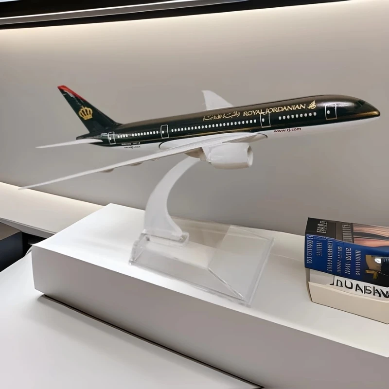 

Литой под давлением металлический самолет 1:400, модель игрушечного самолета 16 см, ROYAL JORDANIAN Aircraft B787, сплав с подставкой, украшение, детские настольные аксессуары
