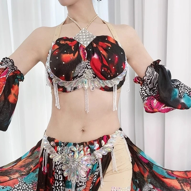 

Customized Classic Patterns Limited Quantity Belly Dance Costumes Set Performance Outfit Diamond Studded Bra Long Skirt