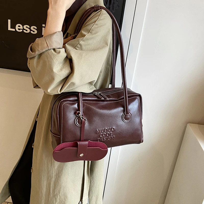 Add glasses bag pendant Fashion Handheld Bowling Bag for Women 2024 New Shoulder Large Capacity  Commuting Leisure Underarm Bag