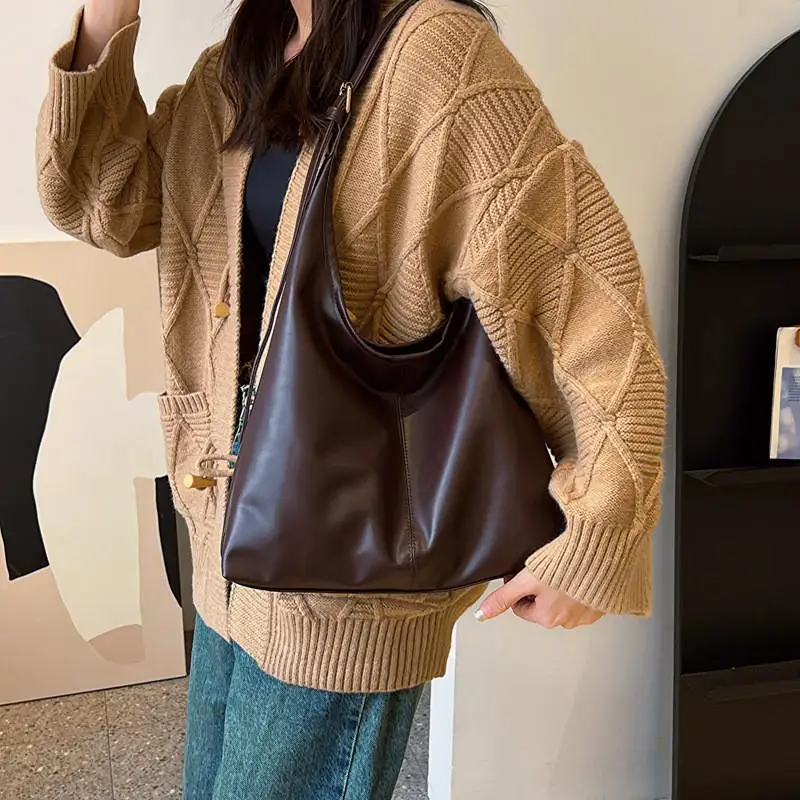 

Новая модная повседневная большая женская сумка на одно плечо, новинка 2025 года, большая пригородная сумка Capaci, мягкий материал PU