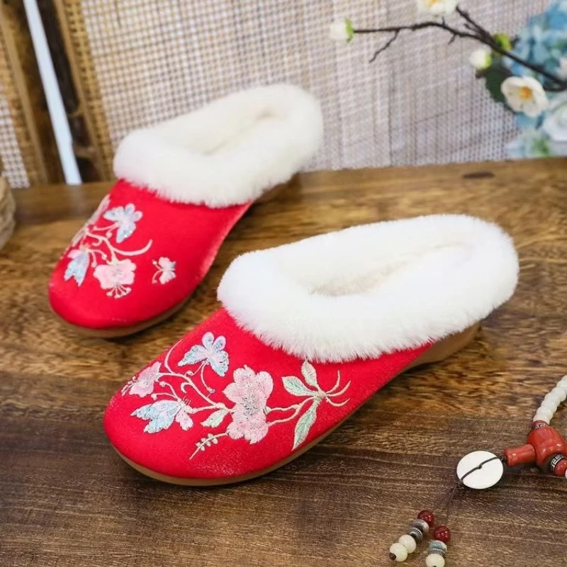 

Женские зимние хлопковые тапочки с вышивкой Baotou, нескользящие, нечеткие, сохраняющие тепло, домашние тапочки в этническом стиле, красные свадебные тапочки
