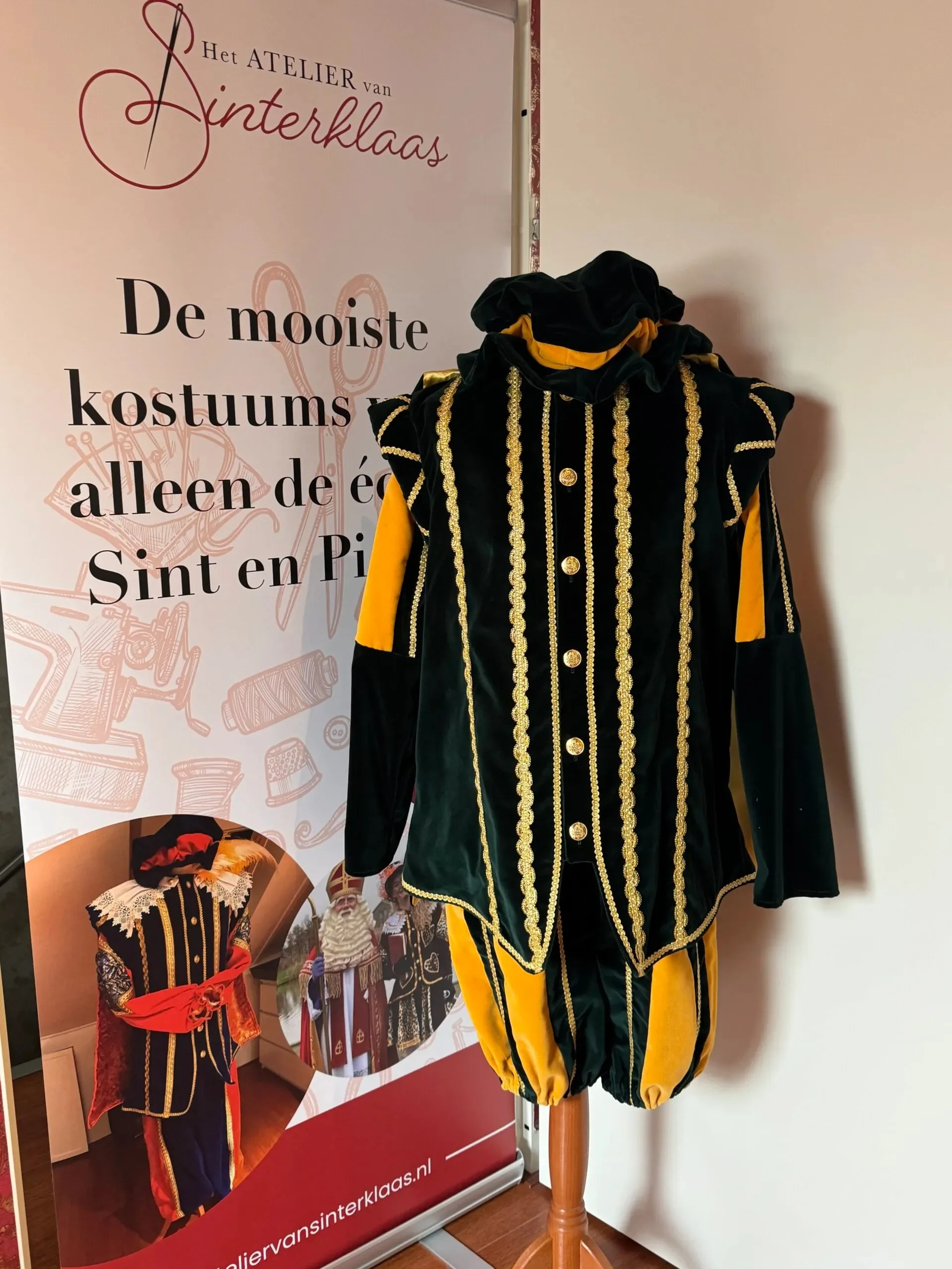 15e-16e eeuwse middeleeuwse Renaissance Tudor nobele prins kostuum fluwelen baljurk Europese hofkoningen Henry outfits op maat