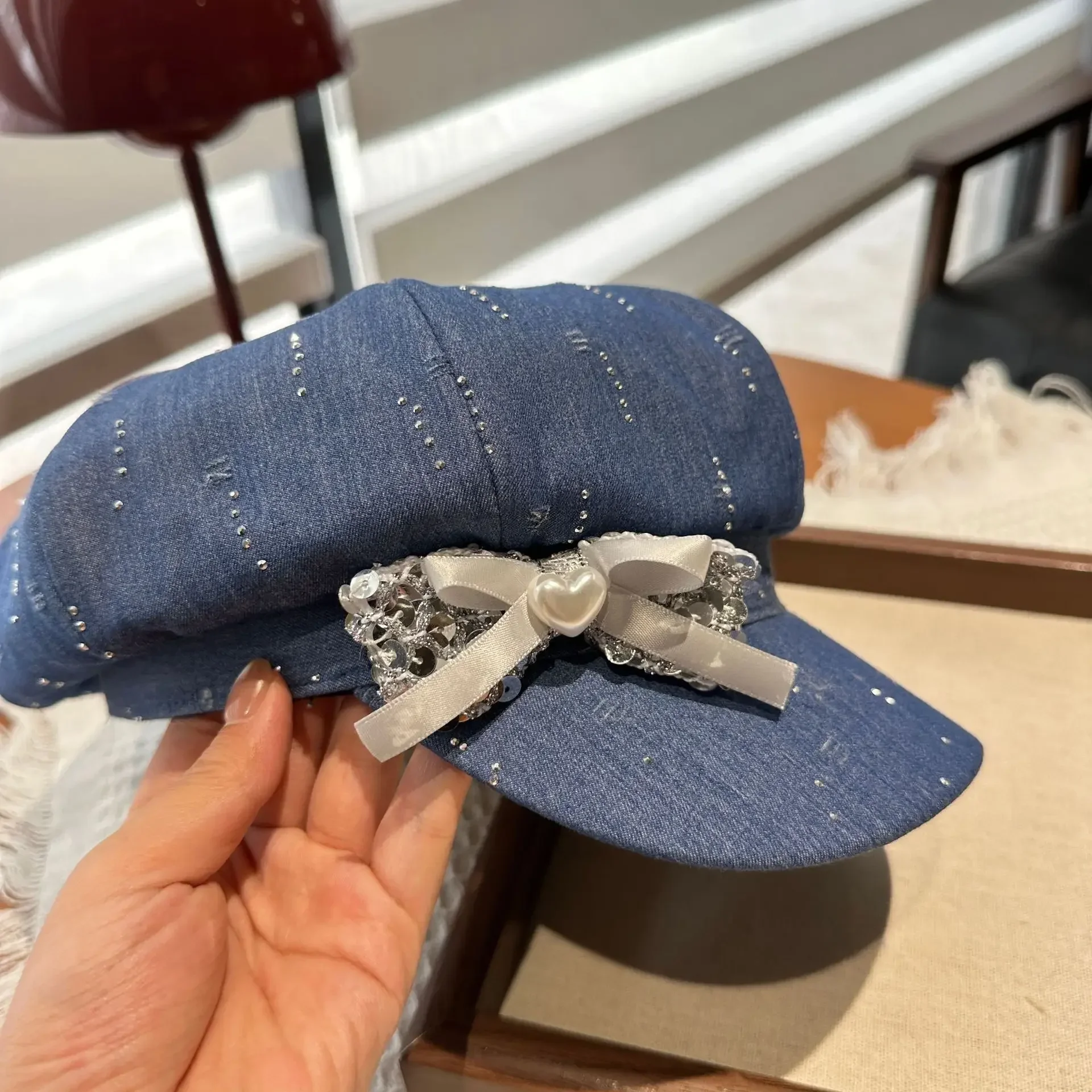 Sombrero octogonal con nudo de mariposa resistente adornado con diamantes de imitación de lujo para mujer, boina vaquera Vintage única para primavera y verano