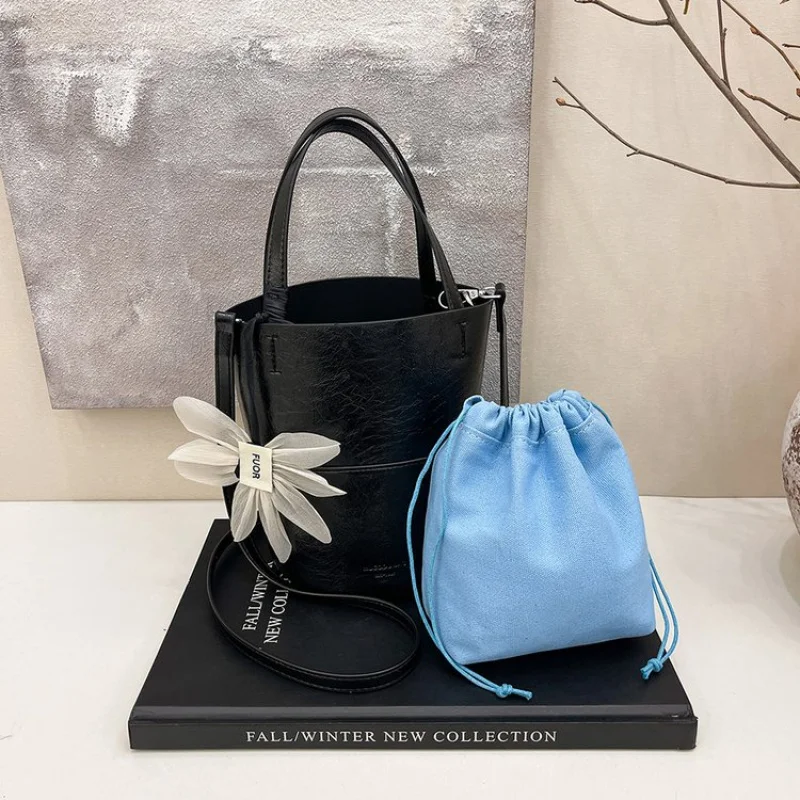 

Ladies Crossbody-Bag Made Of Fine Leather Featuring Trendy High-End Commuter Spacious Soft Daily Modern Style​