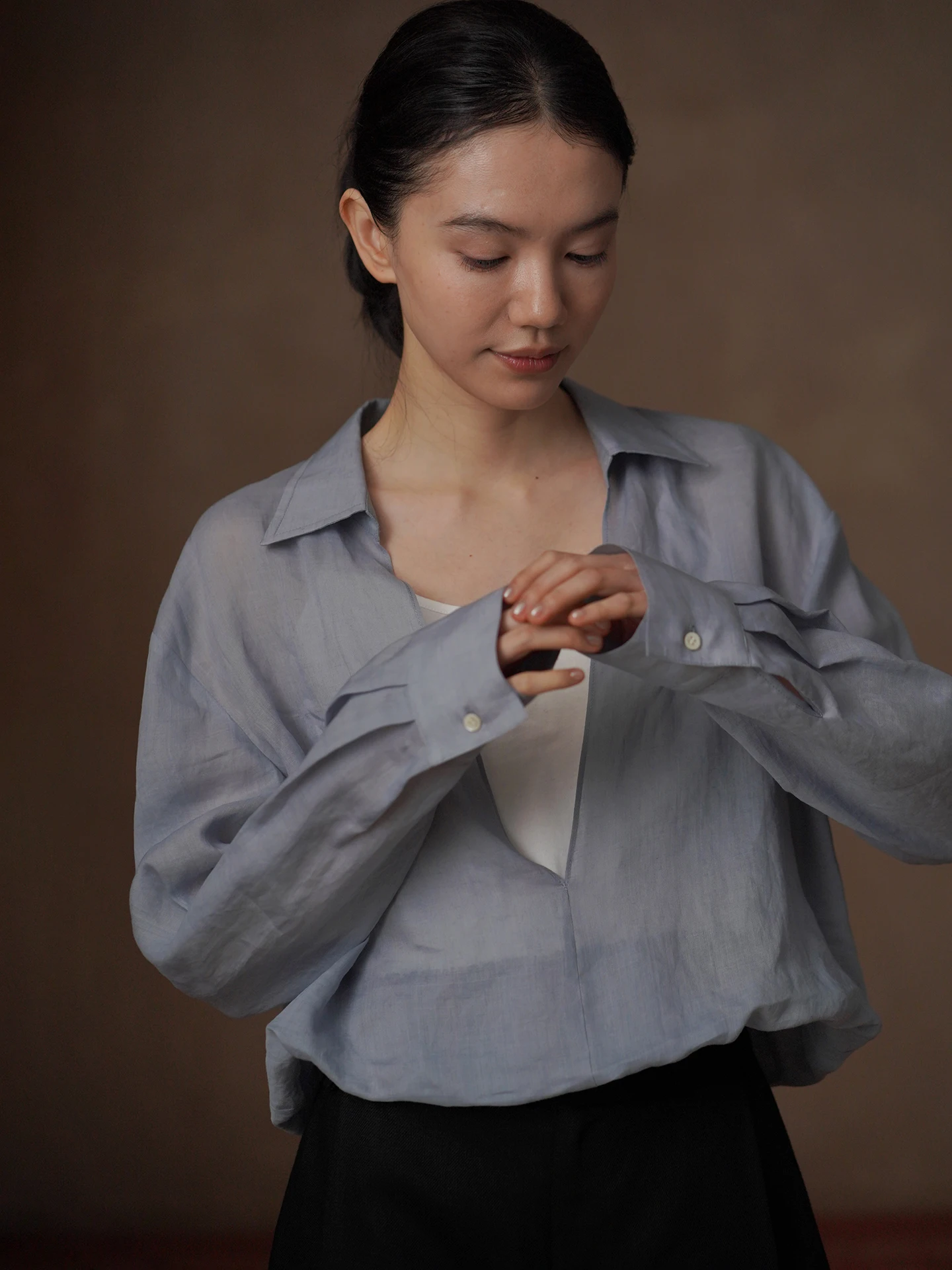 

Hacikis Miss Soft Light Blue 100 Flax Breathable Color Block V-neck Slimming Loose Commute Fake Two-Piece Shirt Women
