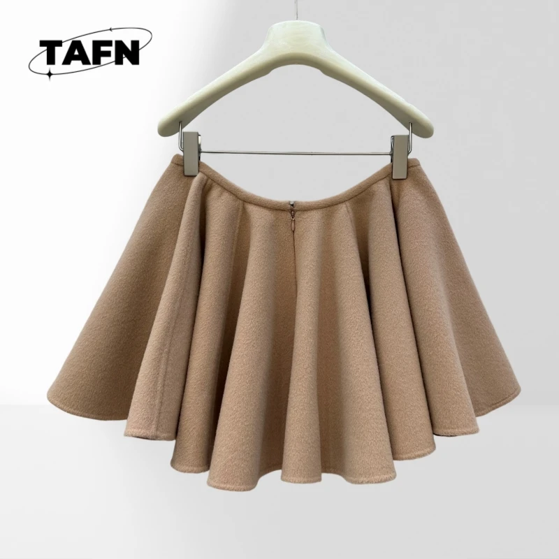 Spódnica damska z wysokim stanem, elastycznym pasem, o kroju litery A, mini, gładka, wygodna na co dzień, model AI1332