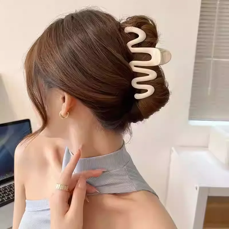 

Korean High-Quality Plastic Shark Hairpin 10.5cm Wave Crab Claw Clips Durable Elegant Geometry Barrette for High Ponytail